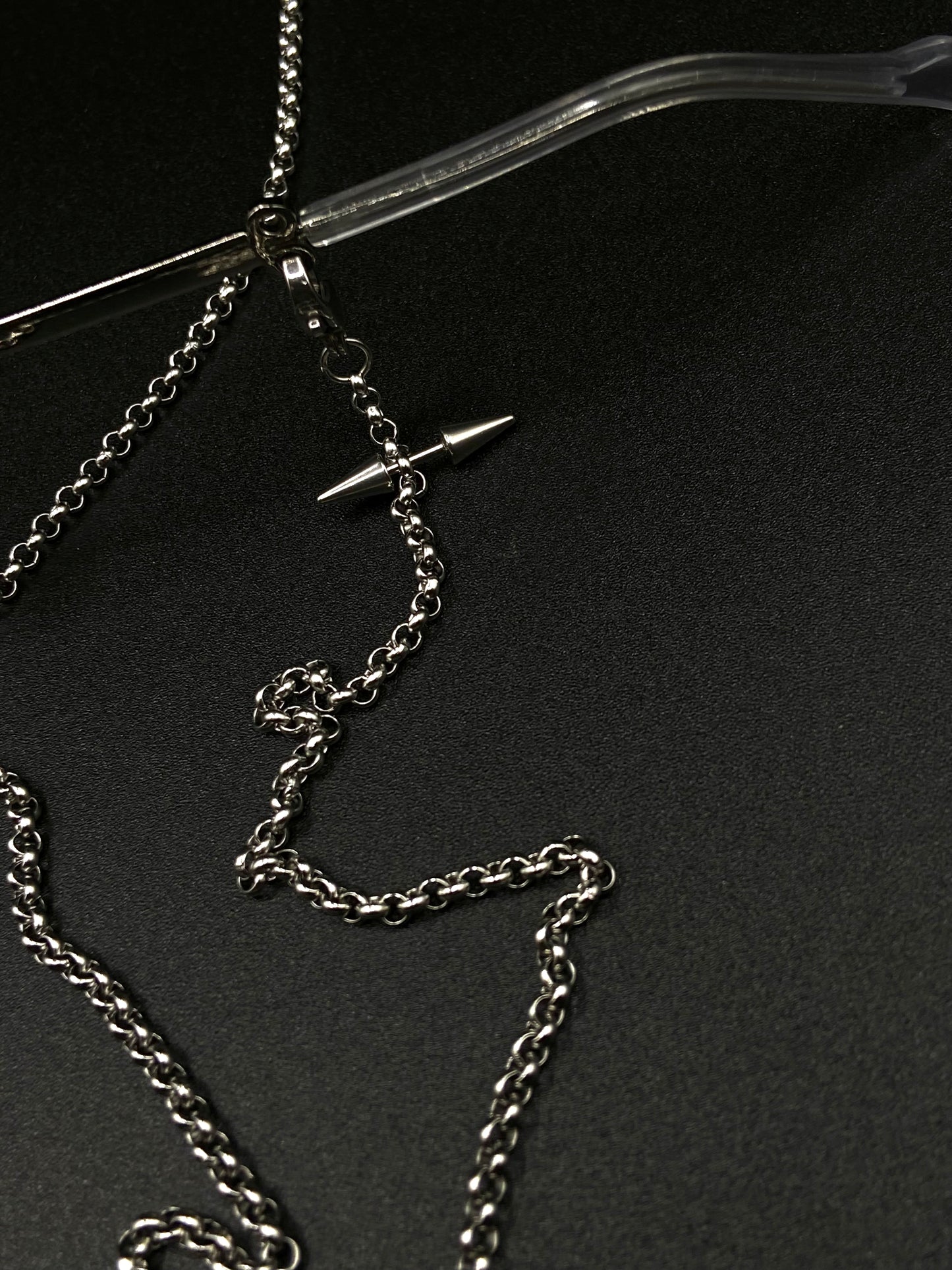 Cristal sunglasses with safety chain