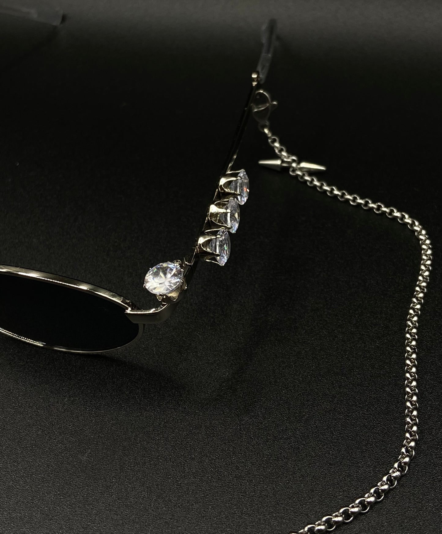 Cristal sunglasses with safety chain