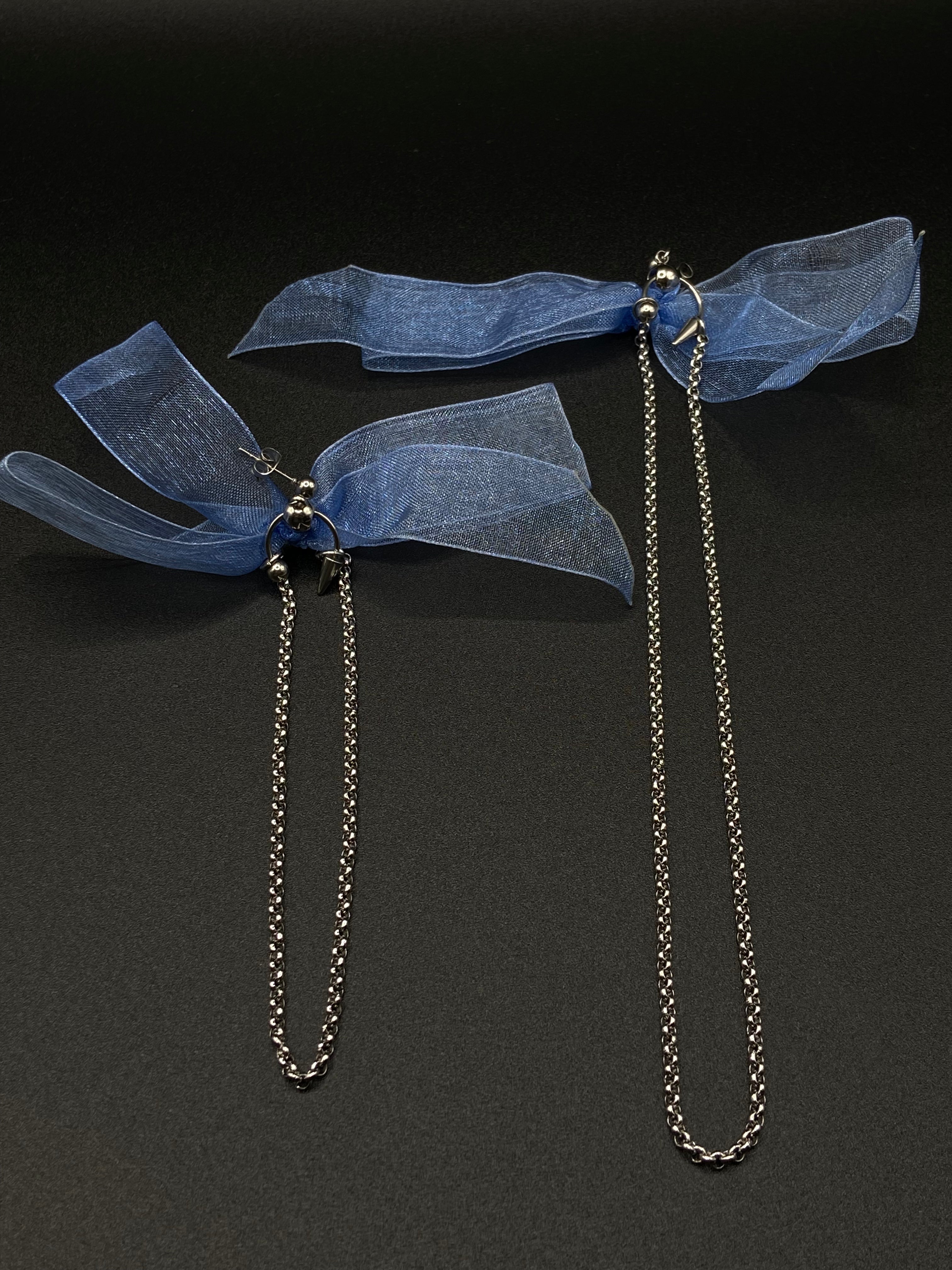 Blue bow chain earrings