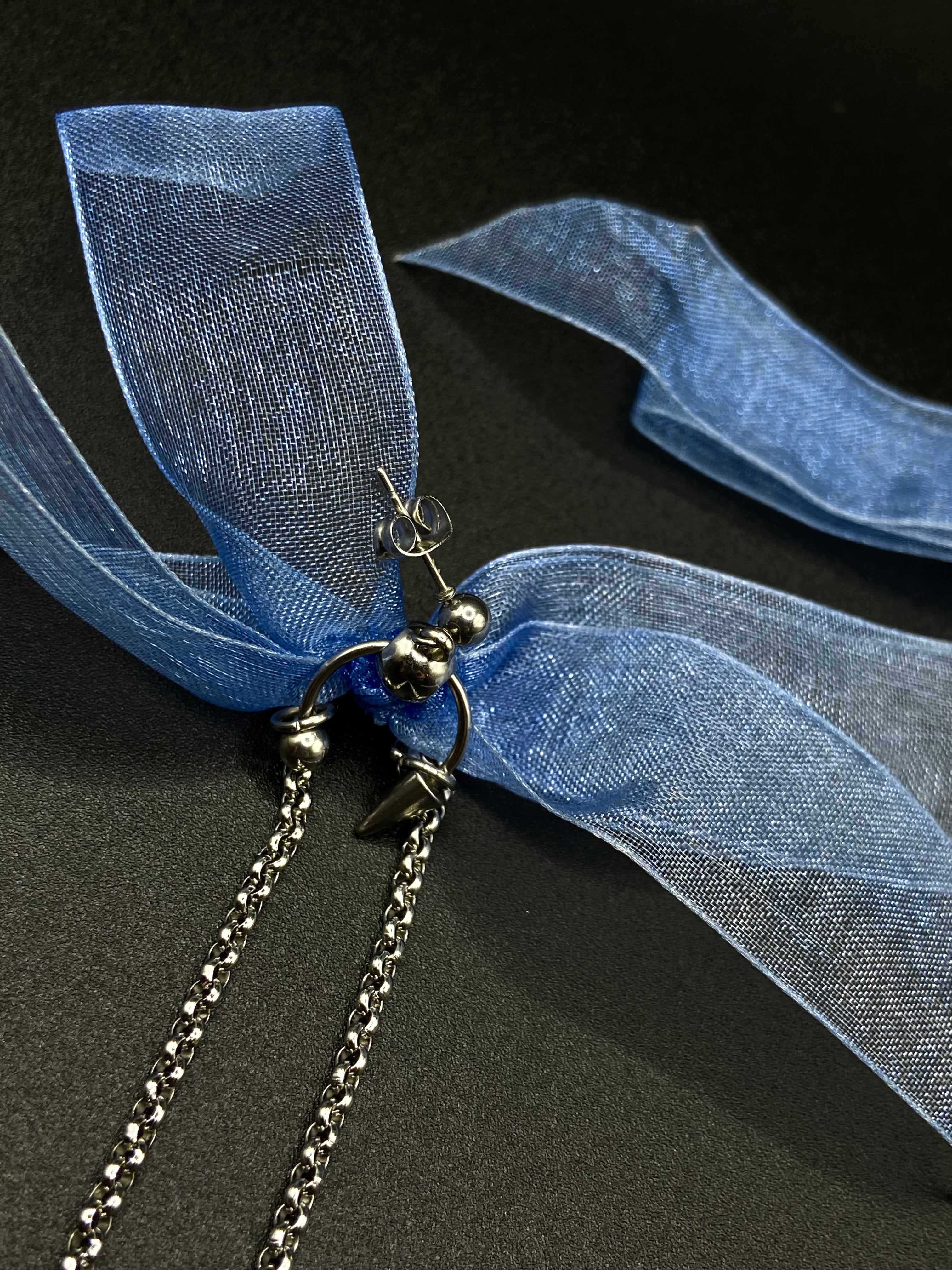 Blue bow chain earrings