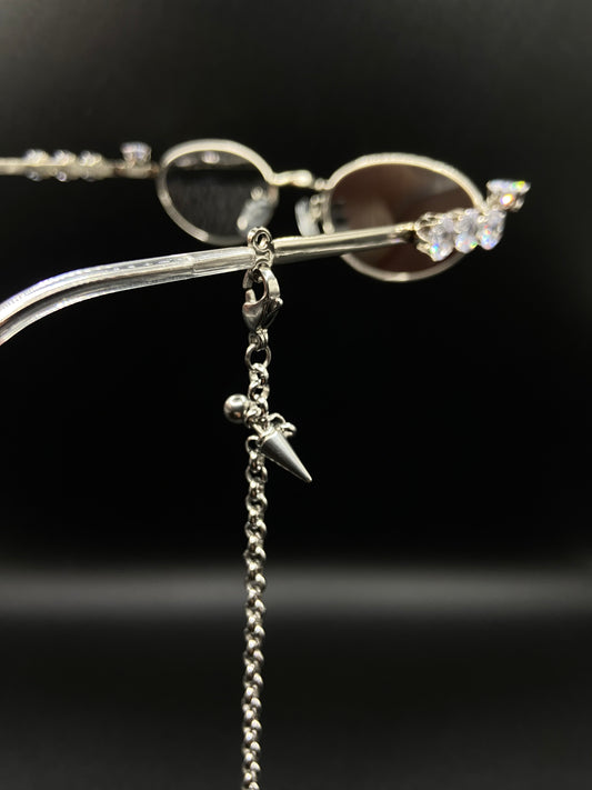 Cristal glasses with safety chain
